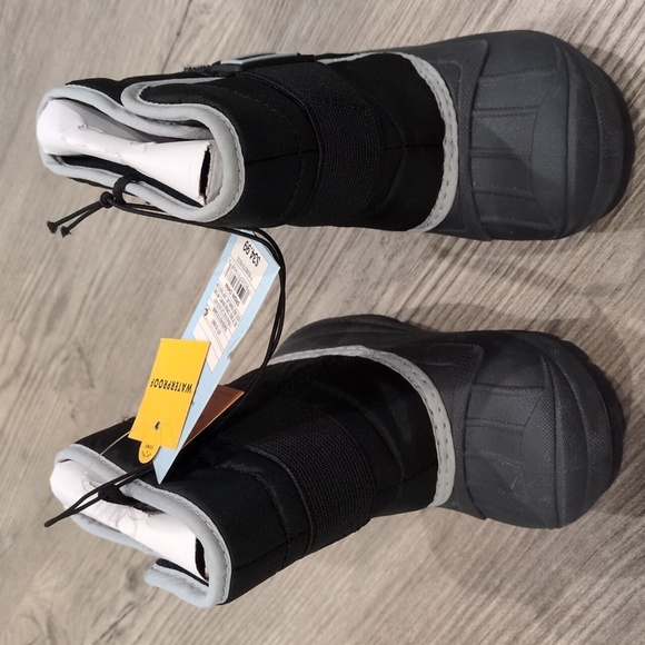 NWT Cat & Jack Toddler Boys Black Winter Snow Boots Size 5 - Picture 4 of 7